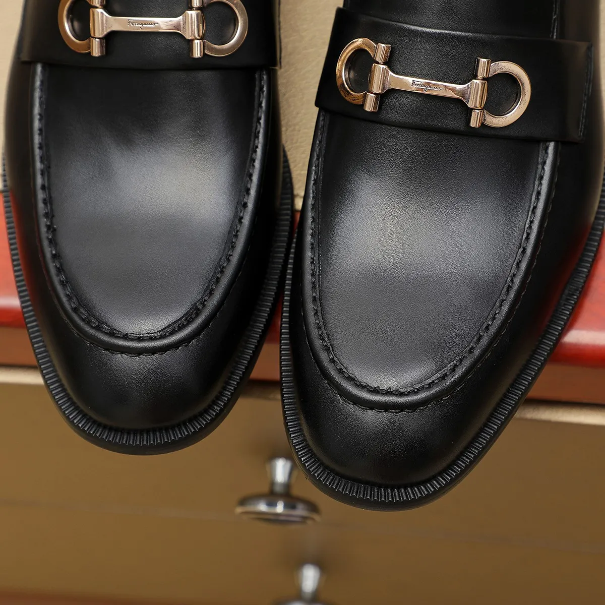 Men's shoes 💰440 Ferragamo [Ferragamo] top imported suit men's shoes 💯Original copy of the official website, product materials: selected imported embossed calfskin + luxury hardware buckle accessories ~ imported water-dyed cow 🐂 leather lining. Strong three-dimensional visual effect, original combination outsole, multiple colors available😘 Size: 39-44 (38.45.46. Customized)